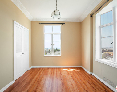 1314 N Hayworth Avenue - Photo Thumbnail 9