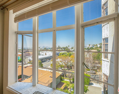 1314 N Hayworth Avenue - Photo Thumbnail 24