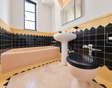 1314 N Hayworth Avenue - Photo Thumbnail 49