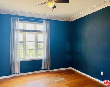 1314 N Hayworth Avenue - Photo Thumbnail 12