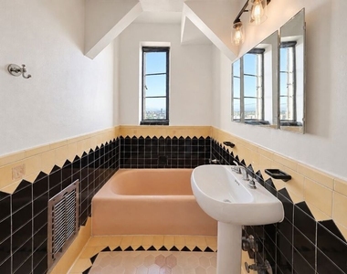 1314 N Hayworth Avenue - Photo Thumbnail 50
