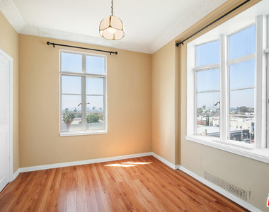 1314 N Hayworth Avenue - Photo Thumbnail 10