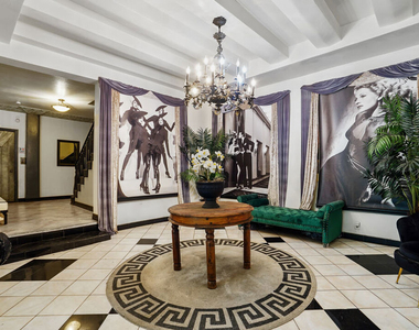 1314 N Hayworth Avenue - Photo Thumbnail 1