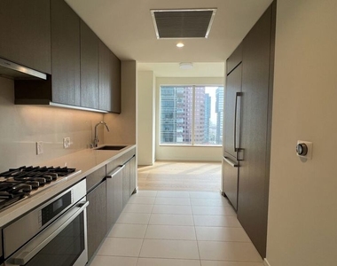 889 Francisco Street - Photo Thumbnail 6