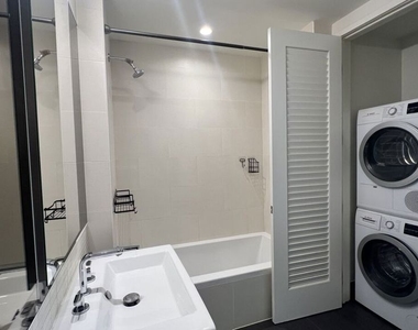 889 Francisco Street - Photo Thumbnail 10