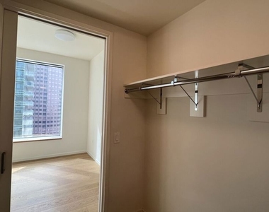 889 Francisco Street - Photo Thumbnail 8