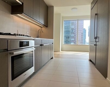 889 Francisco Street - Photo Thumbnail 5