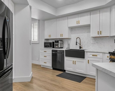 1412 N Crescent Heights Boulevard - Photo Thumbnail 5