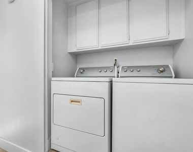 1412 N Crescent Heights Boulevard - Photo Thumbnail 15