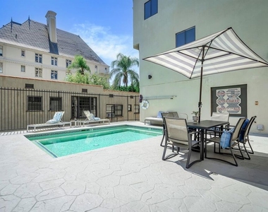 1412 N Crescent Heights Boulevard - Photo Thumbnail 20