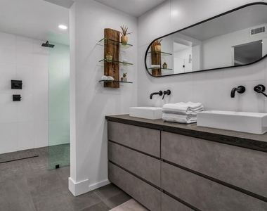 1412 N Crescent Heights Boulevard - Photo Thumbnail 12