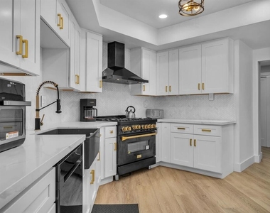 1412 N Crescent Heights Boulevard - Photo Thumbnail 4