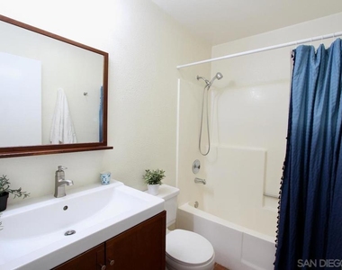 3021 Golden Oak Way - Photo Thumbnail 11