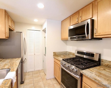 3021 Golden Oak Way - Photo Thumbnail 3