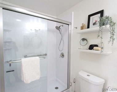 3021 Golden Oak Way - Photo Thumbnail 8