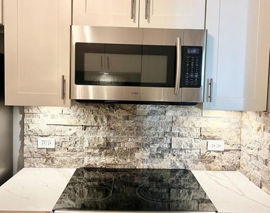 425 W Beech St - Photo Thumbnail 6