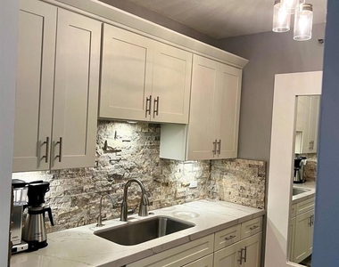425 W Beech St - Photo Thumbnail 4