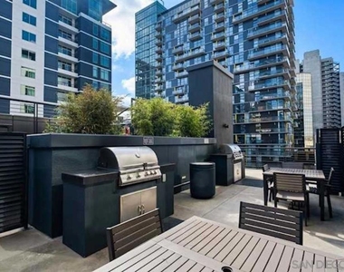 425 W Beech St - Photo Thumbnail 3