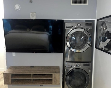 425 W Beech St - Photo Thumbnail 8