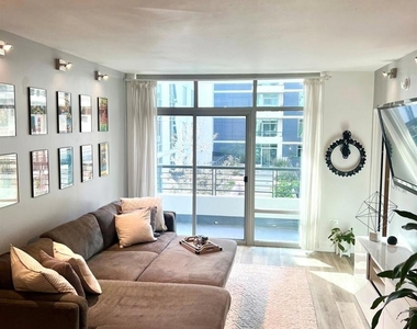 425 W Beech St - Photo Thumbnail 5