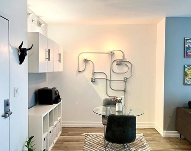 425 W Beech St - Photo Thumbnail 9