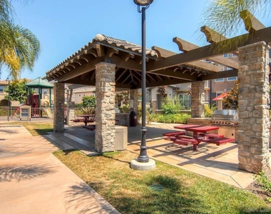 10429 Whitcomb Way - Photo Thumbnail 9
