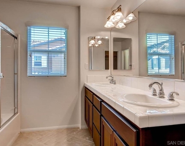 10429 Whitcomb Way - Photo Thumbnail 7
