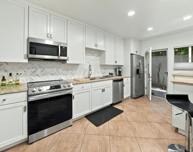 500 W Arenas Road - Photo Thumbnail 11