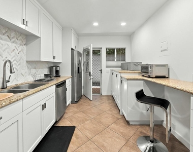500 W Arenas Road - Photo Thumbnail 12