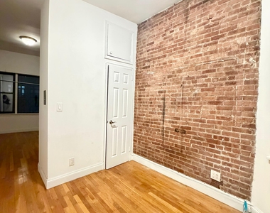 101 Lexington Avenue - Photo Thumbnail 3