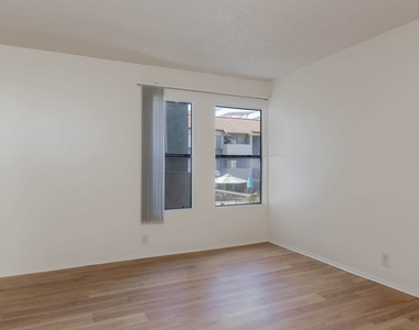 873 Stevens Avenue - Photo Thumbnail 21