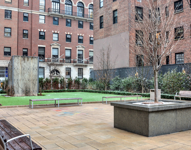 East 70th Street - Photo Thumbnail 13