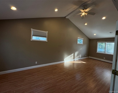 11 Oak Place - Photo Thumbnail 1