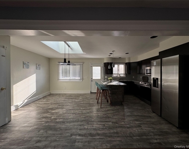 11 Oak Place - Photo Thumbnail 2