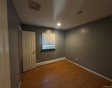 11 Oak Place - Photo Thumbnail 7
