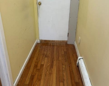 81-07 Astoria Boulevard - Photo Thumbnail 4