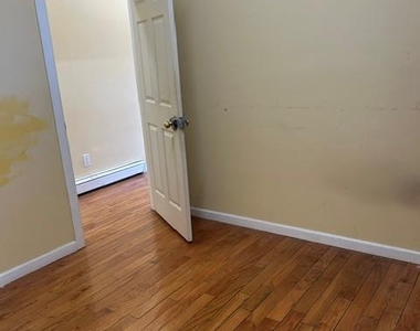 81-07 Astoria Boulevard - Photo Thumbnail 3
