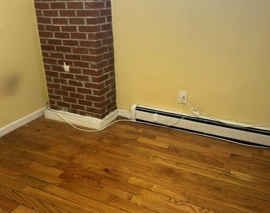 81-07 Astoria Boulevard - Photo Thumbnail 5