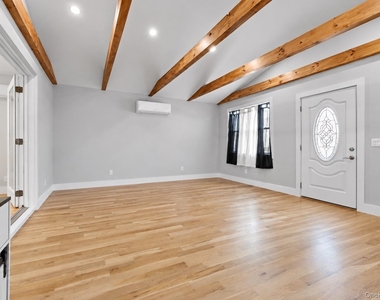 55 Alhambra Road - Photo Thumbnail 4