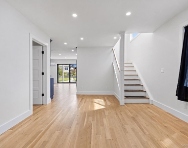 55 Alhambra Road - Photo Thumbnail 14
