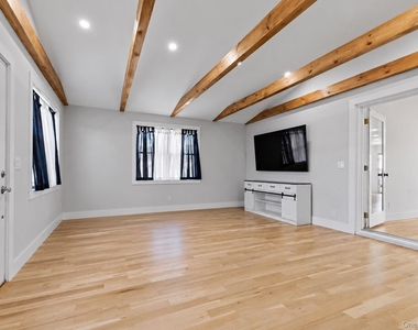 55 Alhambra Road - Photo Thumbnail 2