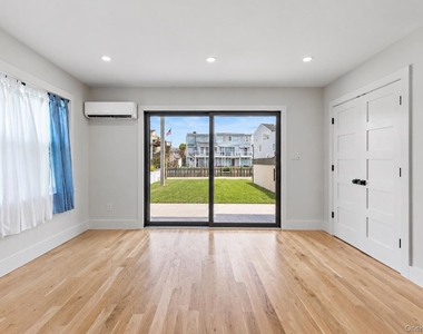 55 Alhambra Road - Photo Thumbnail 12