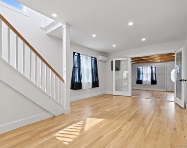 55 Alhambra Road - Photo Thumbnail 15