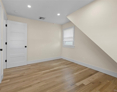 55 Alhambra Road - Photo Thumbnail 30