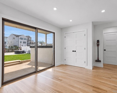 55 Alhambra Road - Photo Thumbnail 16