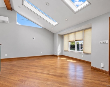 79 Plymouth Road - Photo Thumbnail 2