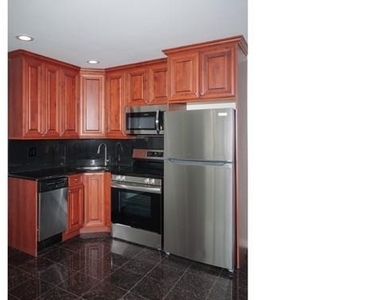 118 Carleton Avenue - Photo Thumbnail 2