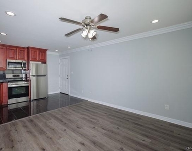 118 Carleton Avenue - Photo Thumbnail 4