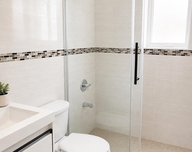 5647 136th Street - Photo Thumbnail 2