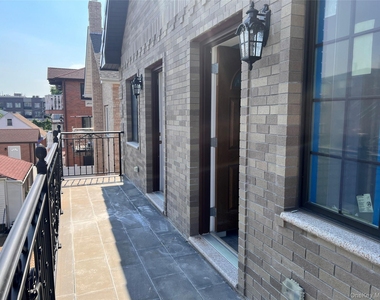 5647 136th Street - Photo Thumbnail 6